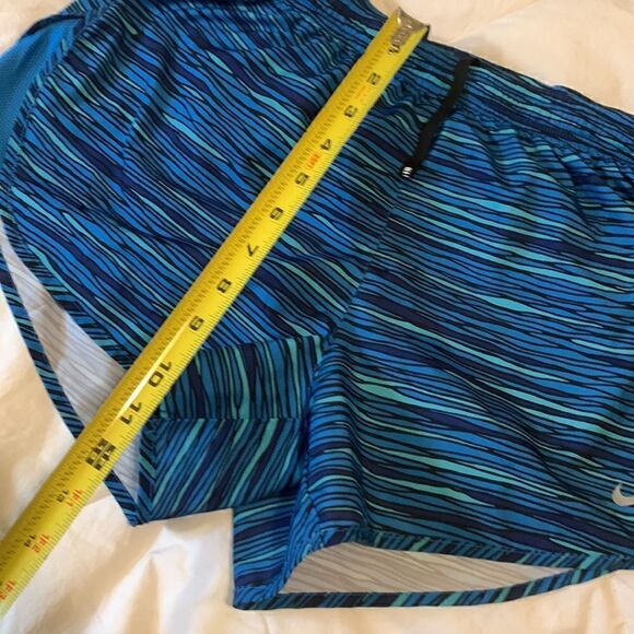 NIKE, running shorts, built in liner, draw cord and vent side, great condition - Picture 7 of 10